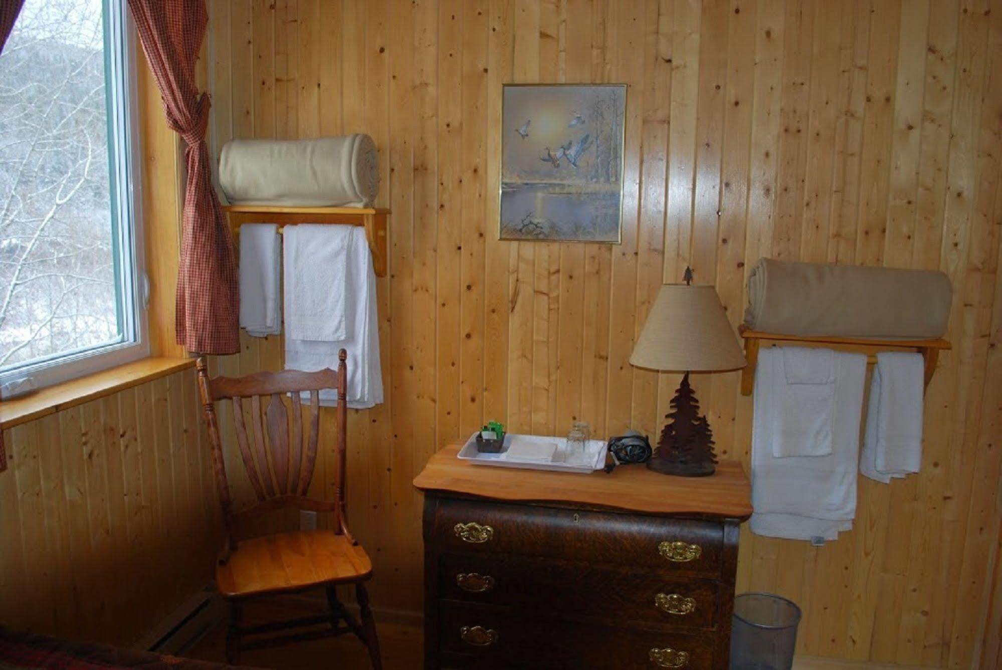 Auberge De La Riviere Matapedia - Matapedia River Lodge Routhierville Екстер'єр фото