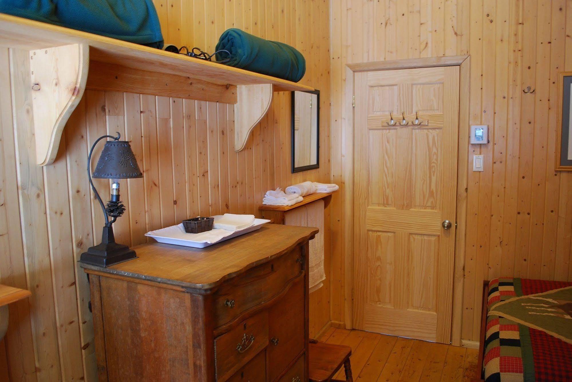 Auberge De La Riviere Matapedia - Matapedia River Lodge Routhierville Екстер'єр фото